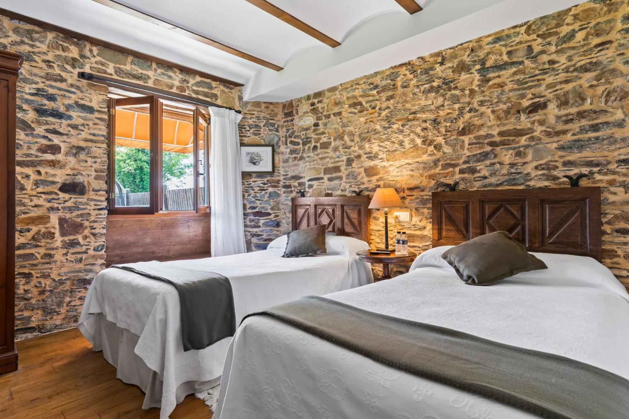 Bed and Breakfast Casa Peleyon Castropol Esterno foto
