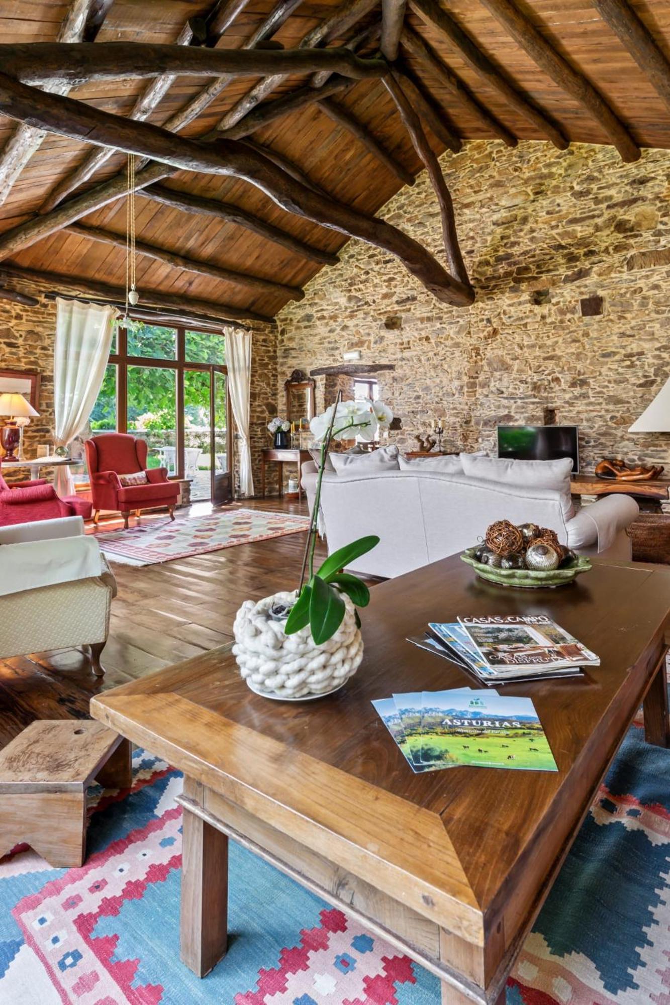 Bed and Breakfast Casa Peleyon Castropol Esterno foto