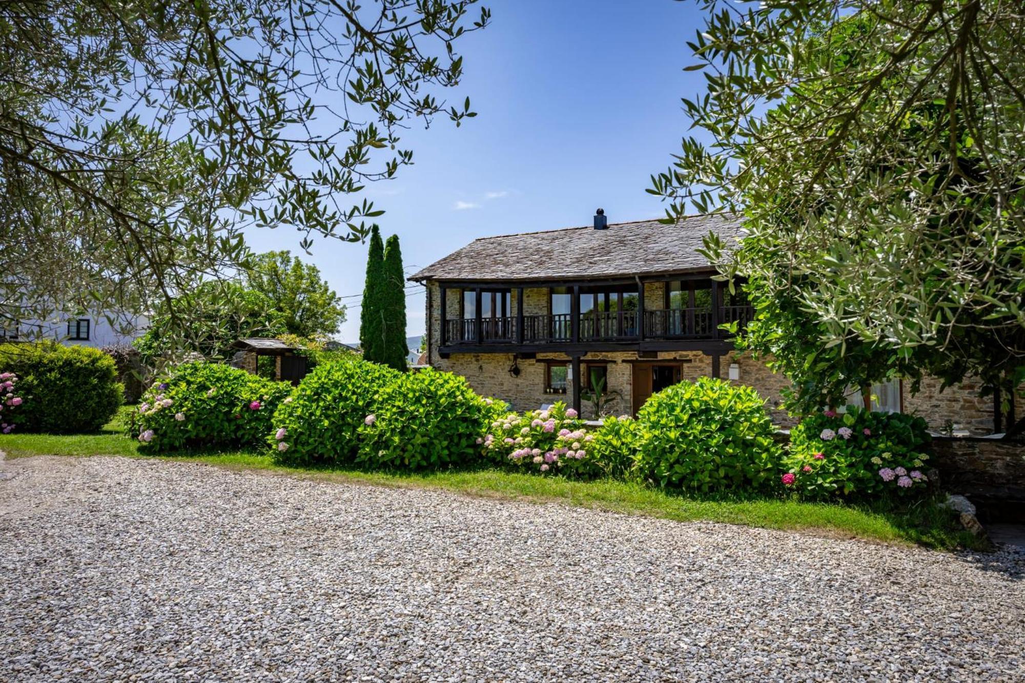 Bed and Breakfast Casa Peleyon Castropol Esterno foto